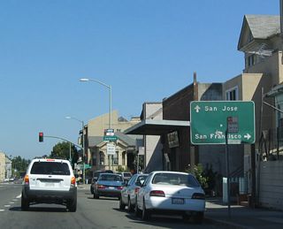 Heading east on 7th Street, the first ramp is for Interstate 880 north to San Francisco (with connections to Interstate 980, Interstate 80, and Interstate 580) via Jackson Street. Continuing straight ahead, 7th Street connects with I-880 south to San Jose and the South Bay.