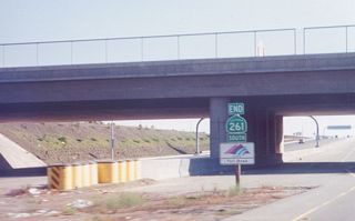 End signs are uncommon in Orange County, so the assembly for SR 261 south is an exception. Jamboree Road extends the freeway south to Barranca Parkway in Irvine.