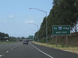 After the electronic toll lanes and cash lanes merge back together, this sign advises that there is no direct connection from California 261 south to Interstate 5 (Santa Ana Freeway). To make that connection, use Exit 2 and connect to Interstate 5 via Irvine Boulevard west to Jamboree Road south.