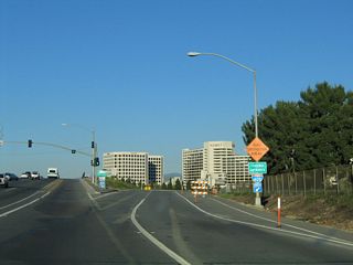 Northbound Jamboree Road meets the off-ramp to Interstate 405 south to San Diego.