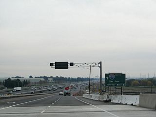 Westbound California 262 splits with Gateway Boulevard at this point and comes to an end as the lanes merge onto Interstate 880 (Nimitz Freeway). Typical given its lack of reassurance shields, no end shield assembly is present.