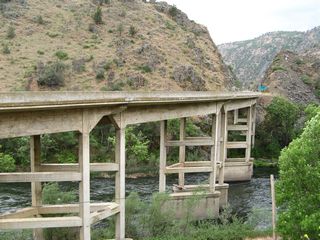 Here is another view of the 1931 Klamath River bridge looking south.