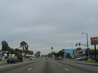 East of Genesee Avenue, Balboa Avenue (old California 274) widens to three eastbound lanes with additional auxiliary lanes for turning. This section of Balboa Avenue can be extremely busy, especially during commuting hours. The traffic signal ahead serves a connection to Mount Alifan Drive south and Mount Abernathy Drive north.