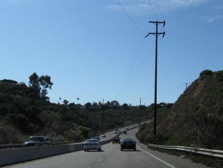 Between Genesee Avenue and Clairemont Drive, Balboa Avenue updated into an expressway where the roadway traverses Tecolote Canyon.