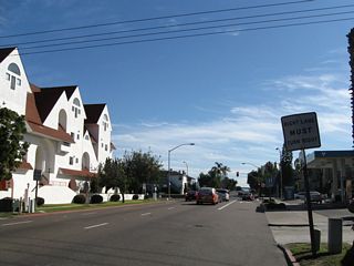 After E Avenue, eastbound California 282 (Fourth Street) approaches California 75.