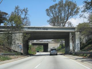 Now on its own alignment parallel to Interstate 405, northbound La Cienega Boulevard avoids most cross streets starting with Manchester Boulevard, which crosses overhead.
