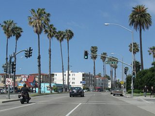 Ocean Boulevard overtakes Livingston Drive west at a wye intersection with Mira Mar Avenue near Belmont Pier. Ocean Boulevard proceeds westalong the beach to Downtown Long Beach.
