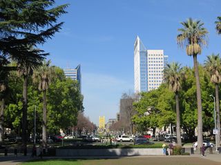Looking west across Capitol Mall toward the Tower Bridge.