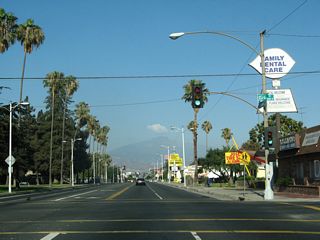 Highland Avenue (old SR 18-30 Business) east meets G Street at this traffic signal. A middle school is located on the north side of Highland Avenue beyond this intersection.