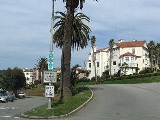 San Francisco Bike Route 395 ends at this intersection, and SF Bike Route 95 continues along El Camino del Mar northeast.