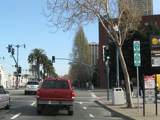 Southbound Embarcadero meets Broadway at this intersection. At this point, San Francisco Bike Route 5 continues south along the Embarcadero while San Francisco Bike Route 10 departs west along Broadway.