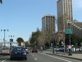 An alternate route from the Embarcadero to Interstate 80 east (Bay Bridge) and Interstate 280 south is by taking Washington Street west, Drumm Street south, and Market Street southwest. Another option is to continue south on the Embarcadero.