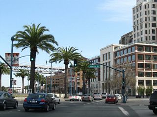 Southbound Embarcadero meets Howard Street.