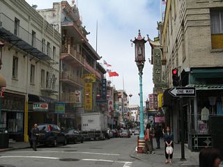 Continuing north on Grant Street, the next intersection is with Washington Street, which travels one-way westbound.