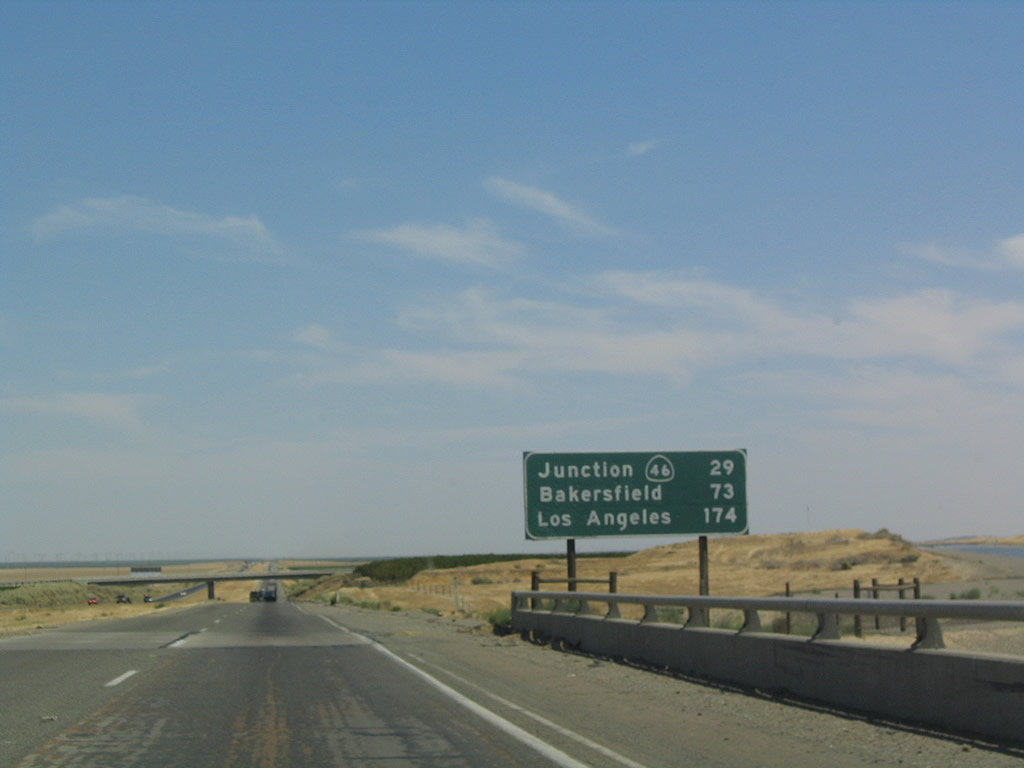 i-005_sb_exit_305_02.jpg