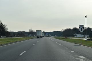 SR 1 transitions from an expressway into an arterial with houses lining both sides of Bay Road south of the exchange with Milford Neck Road.This shield assembly was removed by 2022.