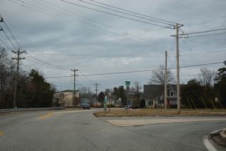 The two branches of SR 1B combine just north of Lee Street.