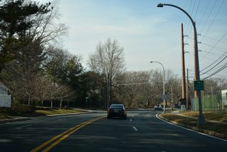 A Bay Bridge trailblazer appears along Division Street west at Bayard Avenue. There are no bypass routes west across Dover, so SR 8 remains part of the most direct route the U.S. 301 corridor and Chesapeake Bay Bridge in Maryland.