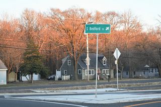 S Bedford Street connects with U.S. 113 (Dupont Boulevard) across from Shortly Road (Rd 431) in 0.7 miles.