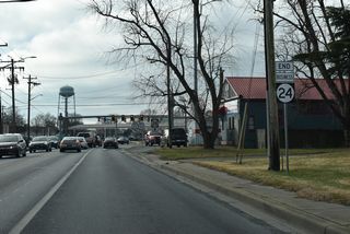 An end shield for SR 24 Business precedes the intersection where SR 24 west separates from U.S. 113 south and SR 20 east.