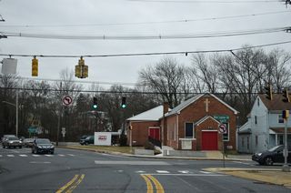New London Road is one-way northbound from W Main Street and two way north of Cleveland Avenue.