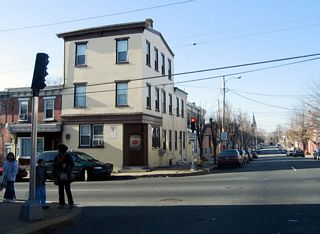 Mast arm signals replaced the pedestal signals at Harrison Street and 2nd Street by 2012.