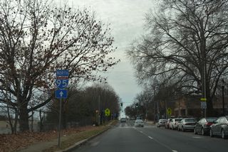 Jackson Street advances past the southbound entrance ramp by Cool Springs Park toward 9th Street for I-95 north.