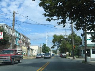 Westbound Vandever Avenue at Pine Street. Although Pine Street travels one way to the north, signals here were positioned in both directions of the intersecting street.