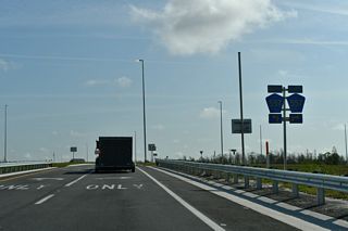  Old Grade Road extends northward from the 0.54 mile long stretch of SR 557 at I-4 to Deen Still Road.