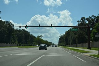 Holly Point Road E loops east from U.S. 17 to the Holly Point community along the St. Johns River.