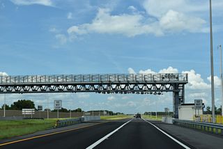 The Sandridge Plaza AET gantry is north of Exit 23 near the Rolling Hills development.