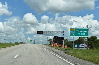 SR 60 spans Florida's Turnpike west ahead of the access road to the toll road at Yeehaw Junction.