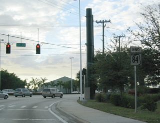 End shield for SR 84 at the western terminus with U.S. 41 / SR 90 (Fifth Avenue) to the southeast of Downtown Naples.