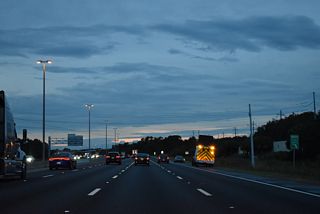 Confirming marker posted after the Interstate 4 underpasses. FDOT traffic counts along this stretch recorded 107,000 vehicles per day (vpd) in 2016 and 132,000 vpd in 2024.