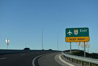 The bypass lane for SR 528 east was originally a SunPass lane allowing motorists to circumvent the ramp toll plaza at Exit 254.