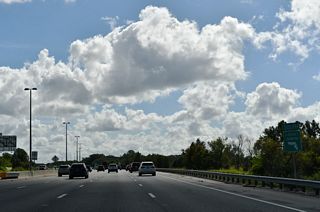 Continuing beyond Exit 272, a reassurance shield appears after the 4th Street overpass to the Lake John Shores subdivision.