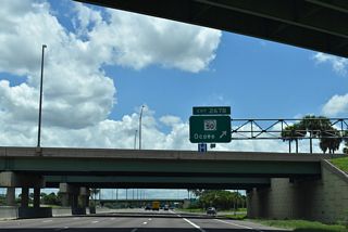 Entering the trumpet interchange (Exit 267 B) with the access road north to SR 50 (West Colonial Drive). SR 50 extends across the city of Orlando to Bithlo and Christmas in eastern Orange County, and overall to Titusville.