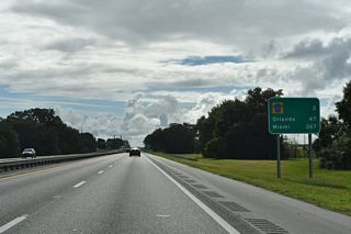 The Turnpike advances another two miles southeast to the parclo A2 interchange (Exit 296) with County Road 470.