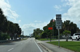 SR 109 trailblazers reference the Arlington Expressway service roads between the exchanges joining SR 115 with Cesery Boulevard and University Boulevard.