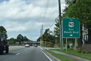 A six-ramp parclo interchange joins SR 109 (University Bouelvard) with the Commodore Point Expressway (SR 228). The eastbound entrance ramp departs from Lottie Street.