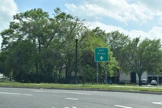 Leading toward the Hart Bridge (U.S. 1 ALT), University Boulevard continues south from SR 109 to Clifton and east back to SR 109 at Oak Haven.