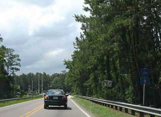 A trailblazer for CR 218 west precedes the signalized intersection with SR 21 (Blanding Boulevard) in the heart of Middleburg.