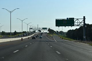 Exit 10 leaves the Central Florida GreeneWay east for John Young Parkway. The heavily traveled arterial route doubles as CR 423 in Orange County and unsigned CR 525 in Osceola County.
