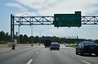 Beyond the John Young Main Plaza, SR 417 makes an S-curve across area wet lands to Exit 6.