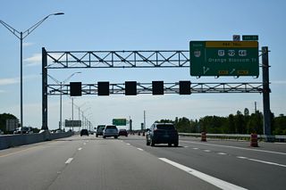 SR 417 passes over Balcombe Road by the Southchase community just east of the folded diamond interchange (Exit 11) with U.S. 17-92-441 (OBT).