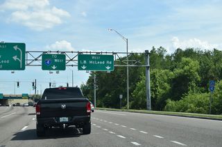 Curving around the Isle of Catalina neighborhood, John Young Parkway advances south to a diamond interchange with Interstate 4.