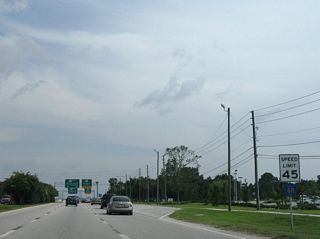 Reassurance markers for county roads in Pinellas often are paired with speed limit signs, such as this reassurance marker for CR 611 south of Drew Street. However, this assembly was removed by 2014.