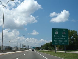 Signs for the upcoming split U.S. 1 Alternate with SR 115 (MLK Parkway) were replaced to show Hart Bridge in place of Jax Beaches and I-95 instead of U.S. 90.