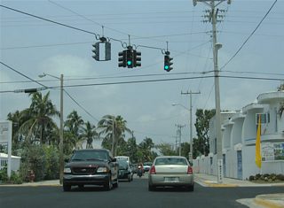 South Street straddles the southern reaches of Key West between the Southernmost Point Monument and Reynolds Street. Pictured here is South Street east at Simonton Street. Use Simonton Street south for South Beach and north for Downtown.