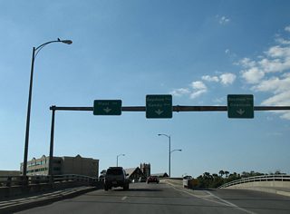 Davis Boulevard crosses the bay and quickly reaches a northbound on-ramp for Bayshore Boulevard to Platt Street and Downtown Tampa.